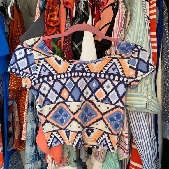 A Gaze crop top blouse!! - Picture 2 of 4